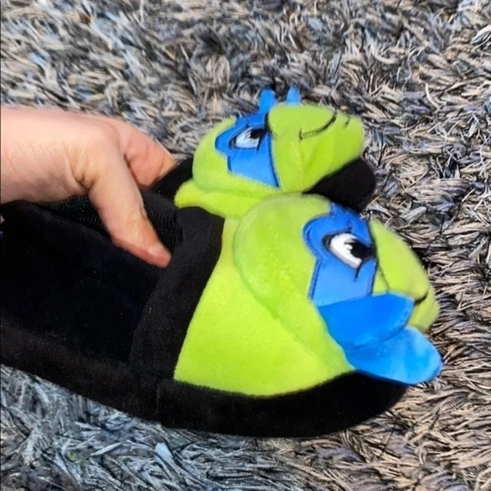 TMNT slippers toddler gently used 7/8.